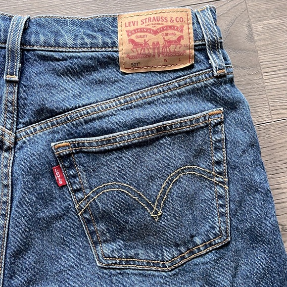 Levi’s denim shorts - Picture 4 of 4